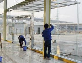 浦東通寶保潔 專(zhuān)業(yè)外墻與玻璃清洗服務(wù)，打造潔凈都市新風(fēng)貌